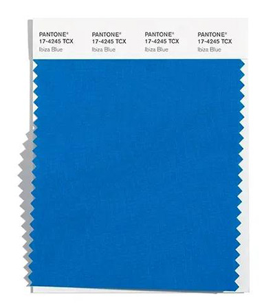 2021秋冬女裝十大流行色 晴空藍(lán)、嫩粉紅等色彩都很美(圖9)