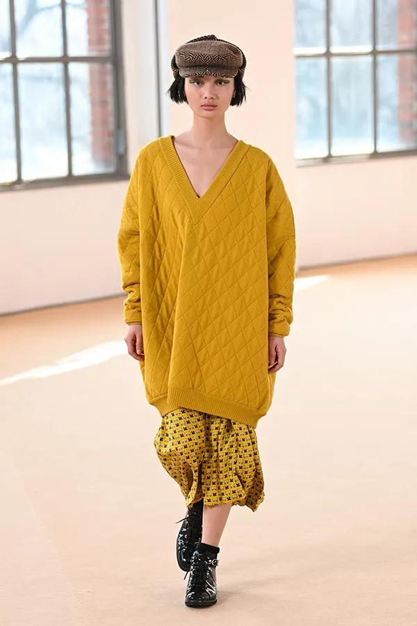 2021秋冬女裝十大流行色 晴空藍(lán)、嫩粉紅等色彩都很美(圖15)