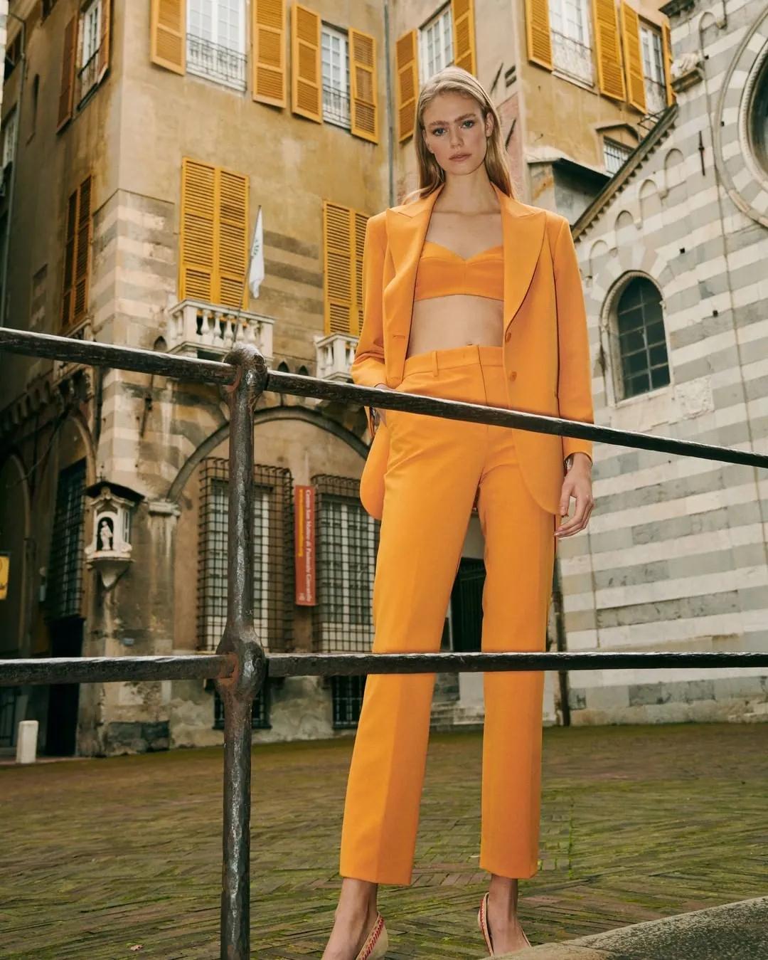 2021秋冬女裝十大流行色 晴空藍(lán)、嫩粉紅等色彩都很美(圖31)